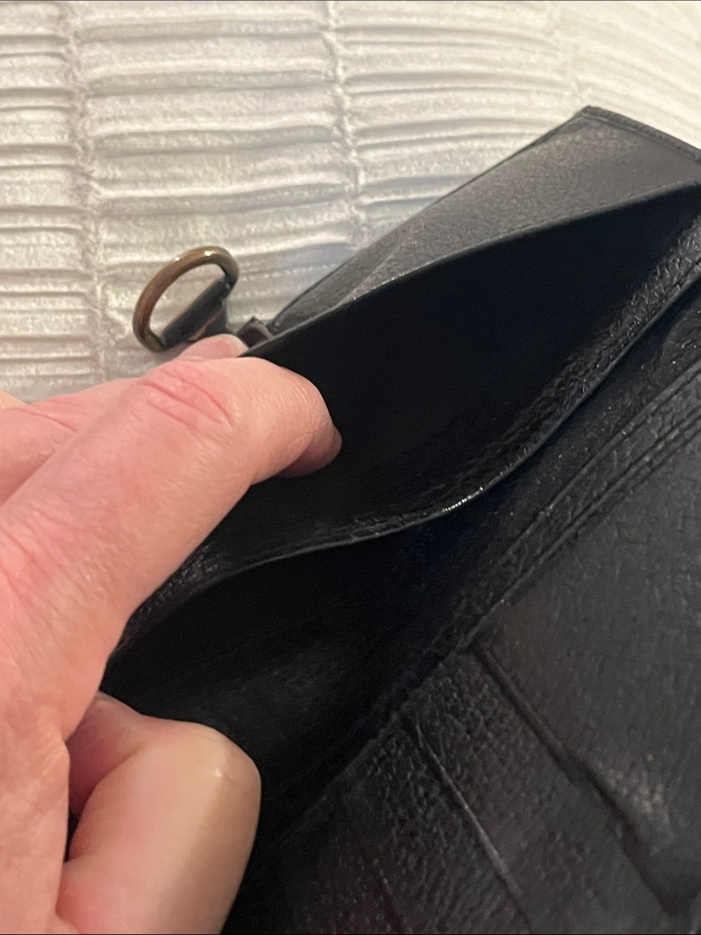 Vintage Gucci Black Leather Long Wallet with Gold D-Ring - Picture 7 of 13